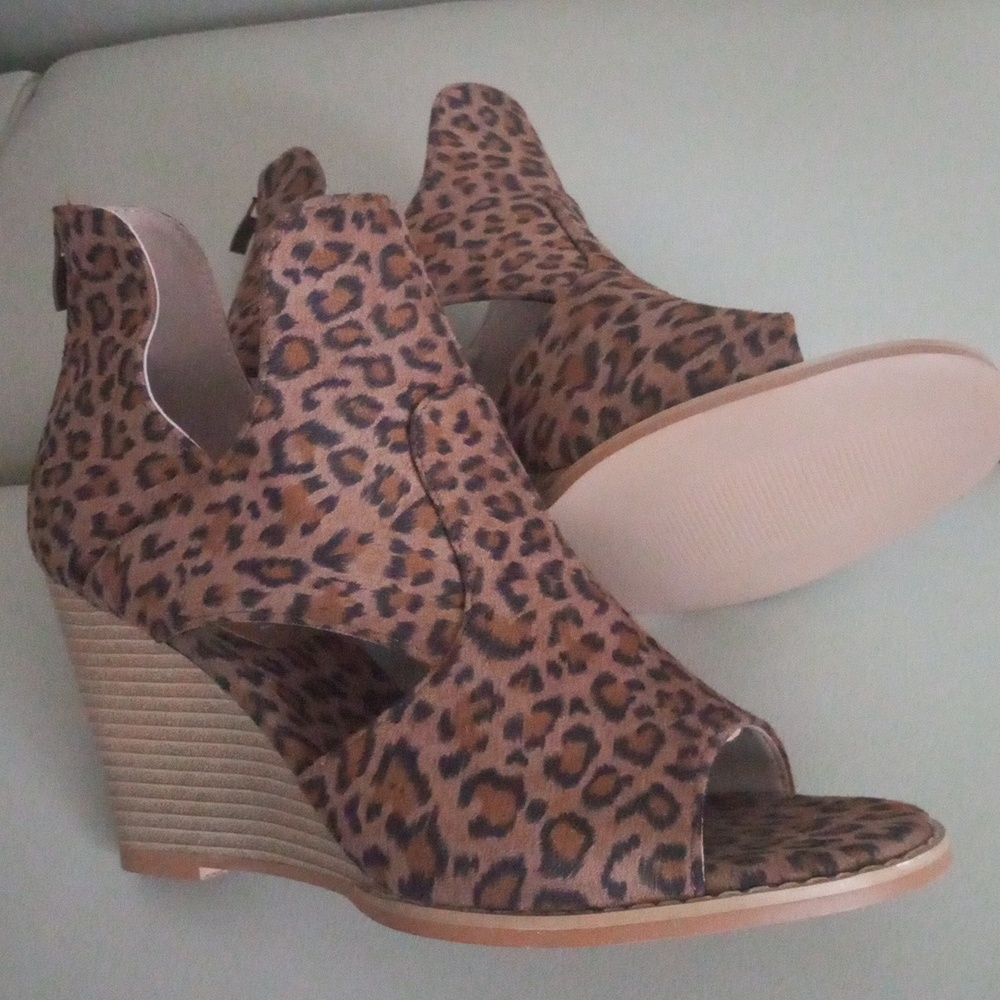 Jolimall  Faux Suede Leopard Print Open-Toe Wedge Heels Tan/Brown Size 8